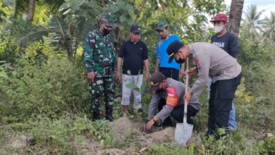 Photo of Polsek Dolo dan TNI Tanam 1000 Bibit Pohon Nantu Di Bantaran Sungai