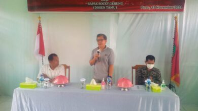 Photo of Rocky Gerung Harap Mahasiswa Jadi Pioner Jawab Ekspektasi Masyarakat