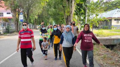 Photo of Jaga Kesehatan di Tengah Covid 19, Keluarga Besar Kesbangpol Poso Laksanakan Jalan Santai