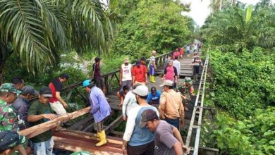 Photo of Dandim 1311 Morowali Kabulkan Permintaan Warga Perbaiki Jembatan Polo Yang Lama Rusak