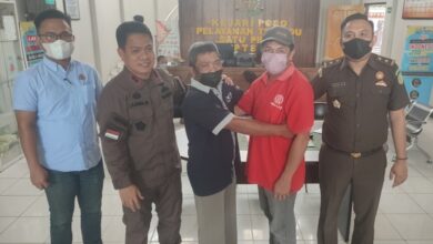 Photo of Kejari Poso Hentikan Kasus Penganiayaan Batas Tanah Dengan Keadilan Restoratif