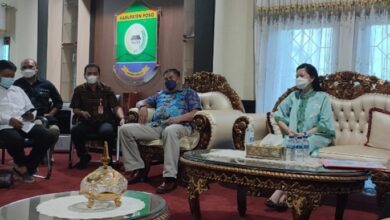 Photo of Diskusi Dengan Wartawan, Bupati Verna Ajak Bangun Daerah Poso Dengan Berita Tren Positif