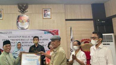 Photo of Dua Kali Raih Penghargaan Ombudsman, KPU Poso Lembaga Komitmen Pelayanan Publik Terbaik