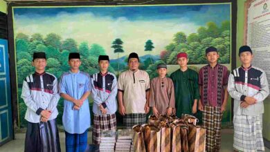 Photo of Dukung Ketaatan Beribadah, Polda Sulteng Berikan Alat Sholat Beserta Alquran di Ponpes Islam Amanah Putra