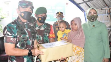 Photo of Pemberian Tali Asih, Danrem Toto Nurwanto Siap Jadi Bapak Asuh Penderita Stunting