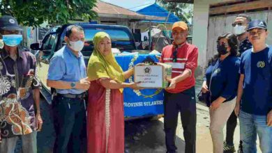 Photo of PWI Salurkan Puluhan Paket Sembako Bagi Penyintas Banjir Torue