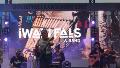 Photo of Lagu Doni Dole Membuka Konser Toleransi Iwan Fals di Poso, Ribuan Penonton Membludak