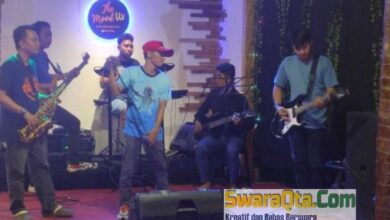 Photo of Mengenang Festival, Musisi Legenda Poso Hibur Warga Dengan Musik Rock Era 90an