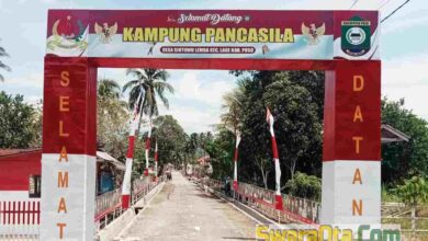 Photo of Jaga Kamtibmas, Babinsa Laksanakan Komsos di Kampung Pancasila Sintuwulemba