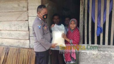 Photo of Polri Presisi, Bhabinkamtibmas Toini Bantu Warga Kurang Mampu