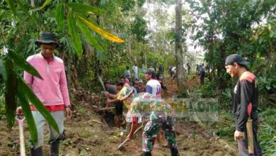 Photo of Kades Pasir Putih Apresiasi Babinsa Peduli Warganya