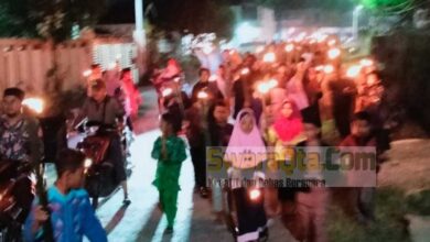 Photo of Bersuka Cita Sambut Ramadan 1444 H, Ratusan Siswa di Poso Pesisir Pawai Obor