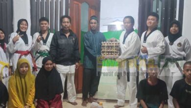 Photo of Pererat Persaudaraan, Dojang 714 Taekwondo Berikan Bantuan Sembako ke Ponpes Wali Songo Poso