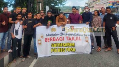 Photo of Silaturahmi Dengan Masyarakat, Satreskrim Polres Poso Turun ke Jalan Berbagi