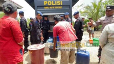 Photo of Brimob Batalyon A Pelopor Salurkan Air Bersih ke Masyarakat Bolupountu