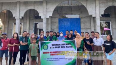 Photo of Moderasi Beragama, Mahasiswa KKN STAI Poso Membersihkan Gereja dan Masjid