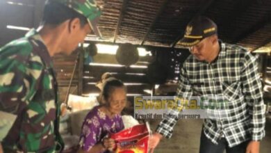 Photo of Peduli Warga Kurang Mampu, I Wayan Boni Berikan Bantuan Beras