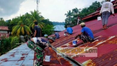 Photo of Peduli Sarana Ibadah, Babinsa Tegalrejo Gotong Royong Bantu Warga