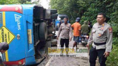 Photo of Kapolsek Pamona Utara Evakuasi Korban Kecelakaan Bus Damri