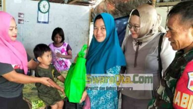 Photo of Cegah Stunting, Babinsa Koramil 01 Poso Kota Salurkan Makanan Sehat dan Vitamin