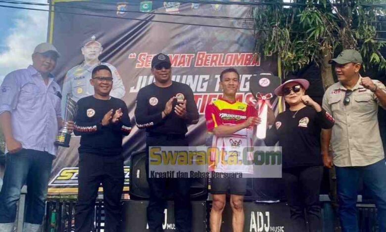 Kapolres Poso, Dandim, Sekda Poso dan panitia kegiatan bersama juara umum lokal