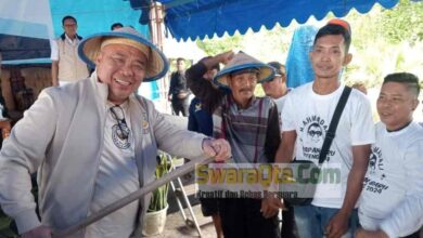 Photo of Ahmad Ali Diberi Caping dan Dayung, Dukungan dan Harapan Masyarakat Poso Pesisir