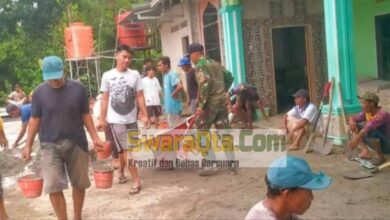 Photo of Babinsa Koramil Poso Kota Bantu Kerja Renovasi Pembangunan Masjid Desa Tongko