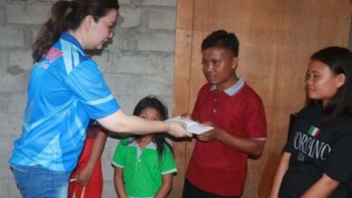 Photo of Bupati Poso Turun ke Rumah Warga Berikan Bantuan Anak Stunting di Beberapa Desa