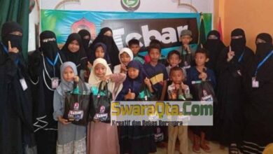 Photo of Memotivasi Anak Yatim Untuk Belajar, Muslimah Poso Berikan Bantuan Alat Tulis