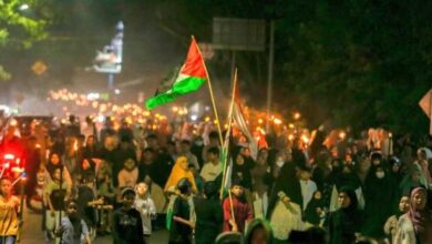 Photo of Ribuan Warga Poso Antusias Jalan Kaki Bawa Obor Sambut Bulan Ramadhan 1446 H