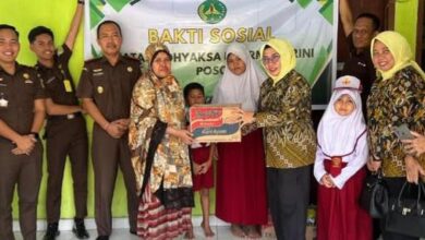 Photo of HUT IAD ke 25, Kejari Poso Berbagi di Panti Asuhan