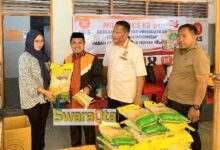 Photo of Milad 24, PKS Poso Bersama Rakyat Bagikan Beras, Minyak Kelapa dan Salurkan Mobil Ambulance