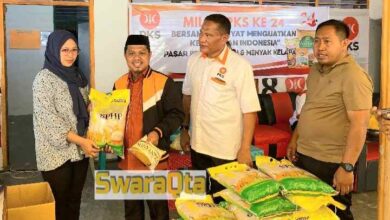 Photo of Milad 24, PKS Poso Bersama Rakyat Bagikan Beras, Minyak Kelapa dan Salurkan Mobil Ambulance