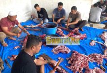 Photo of Polres Poso Berbagi Daging Kurban Untuk Kaum Dhuafa
