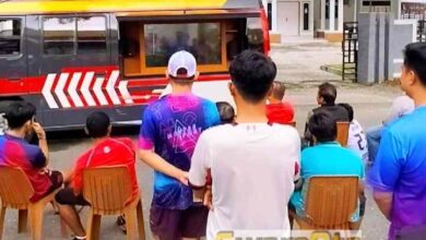 Photo of Jalin Silaturahmi, Satbinmas Polres Poso Nobar Piala Dunia Bersama Warga