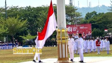 Photo of Kado Untuk Sang Ayah, Moh Fauzan Maku Siswa SMA 3 Poso Sukses Jadi Petugas Pembentang Bendera di HUT 81 Kemerdekaan