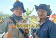 Photo of Ketua DPRD Poso Bersama Kapolsek Pamona Selatan Bantu Padamkan Karhutla
